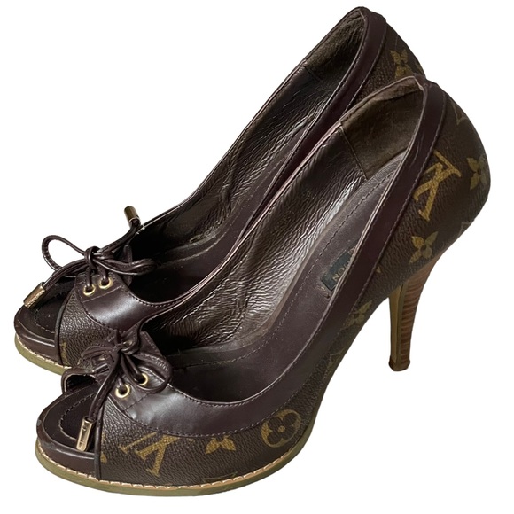 Louis Vuitton Monogram Peep Toe Bow Front Heels Sz 39 US 9